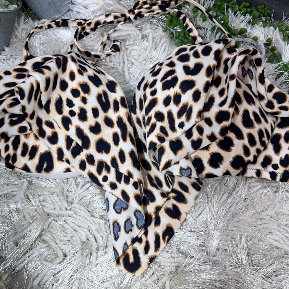 💙2/$40💙PINK Victoria's Secret Leopard Printed Ruffle Halter Bikini Top Size L - Picture 6 of 16